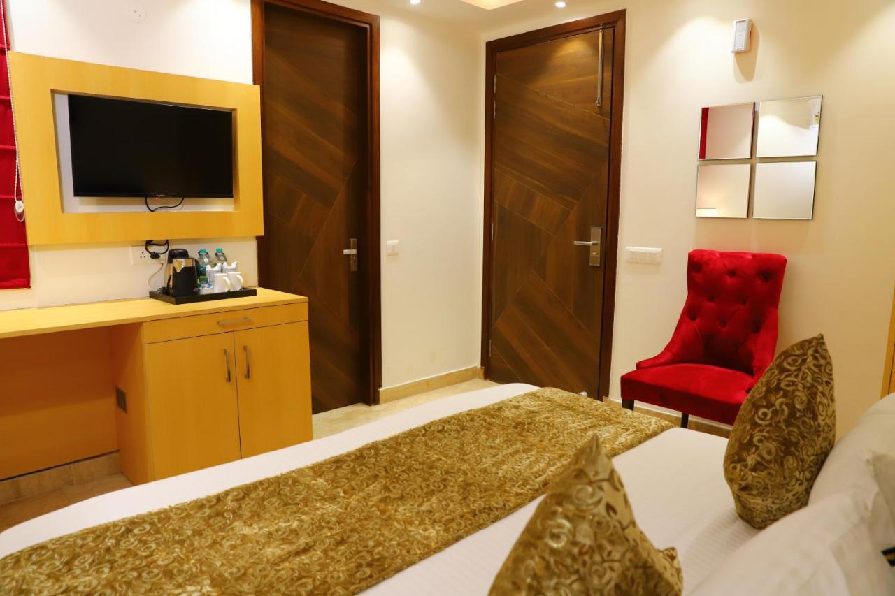 Hotel Malbork Inn Rajouri Garden Delhi - Couple Friendly Local Ids Accepted New Delhi Exterior photo